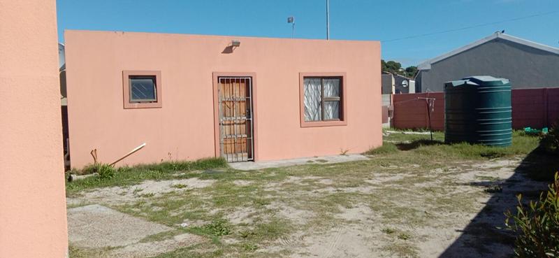 4 Bedroom Property for Sale in Ilitha Park Western Cape